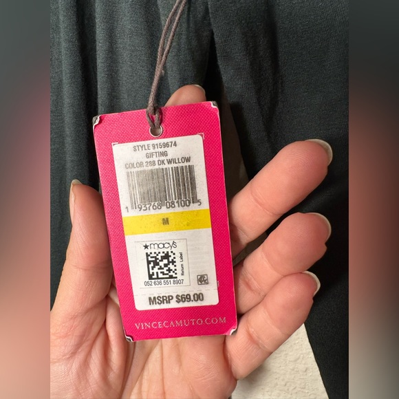 Vince Camuto Women's Long Sleeve
Asymmetrical Neckline Top Green
Size Medium - Picture 7 of 11